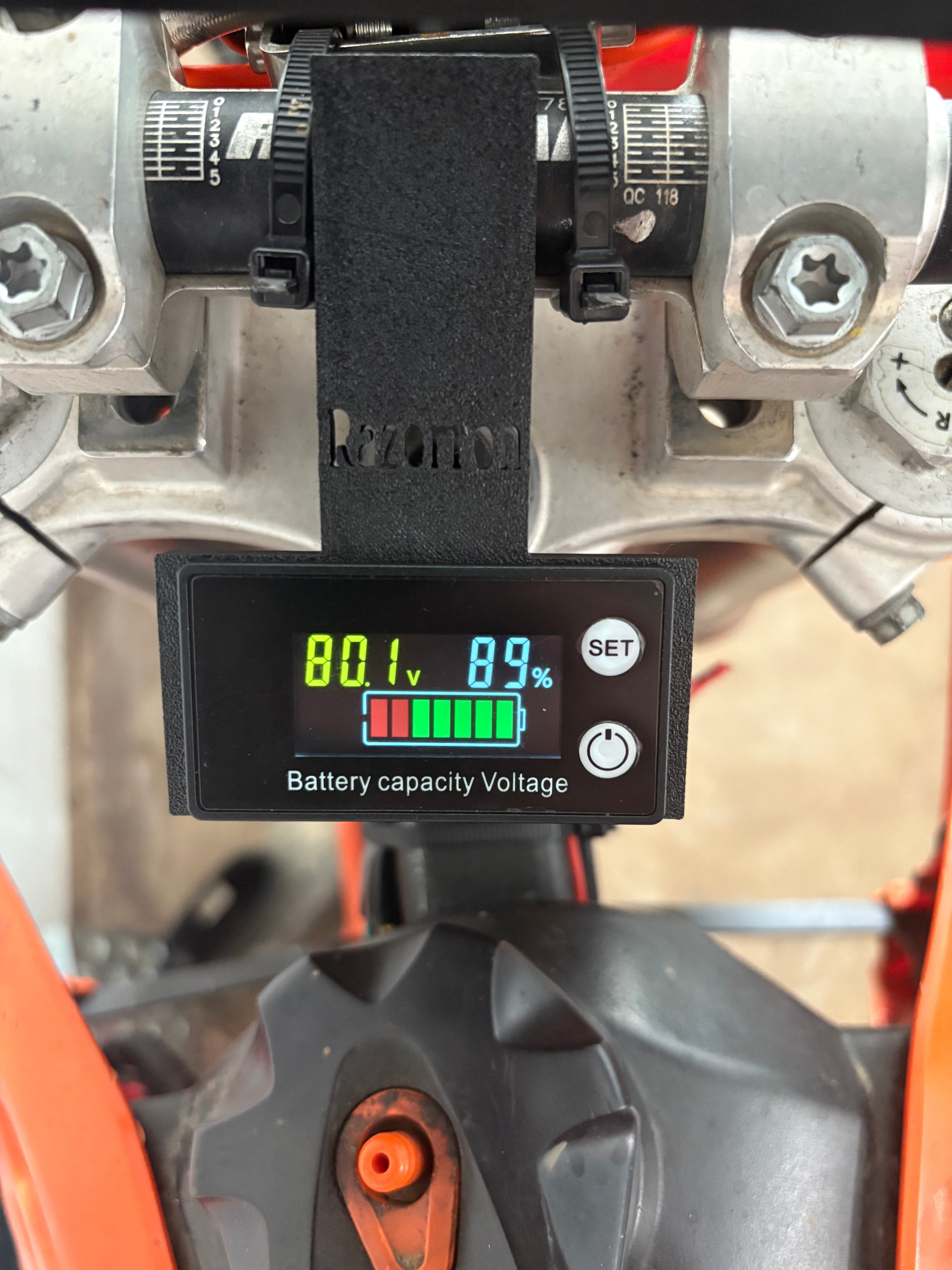 FARDRIVER plug-in-play voltage display kit