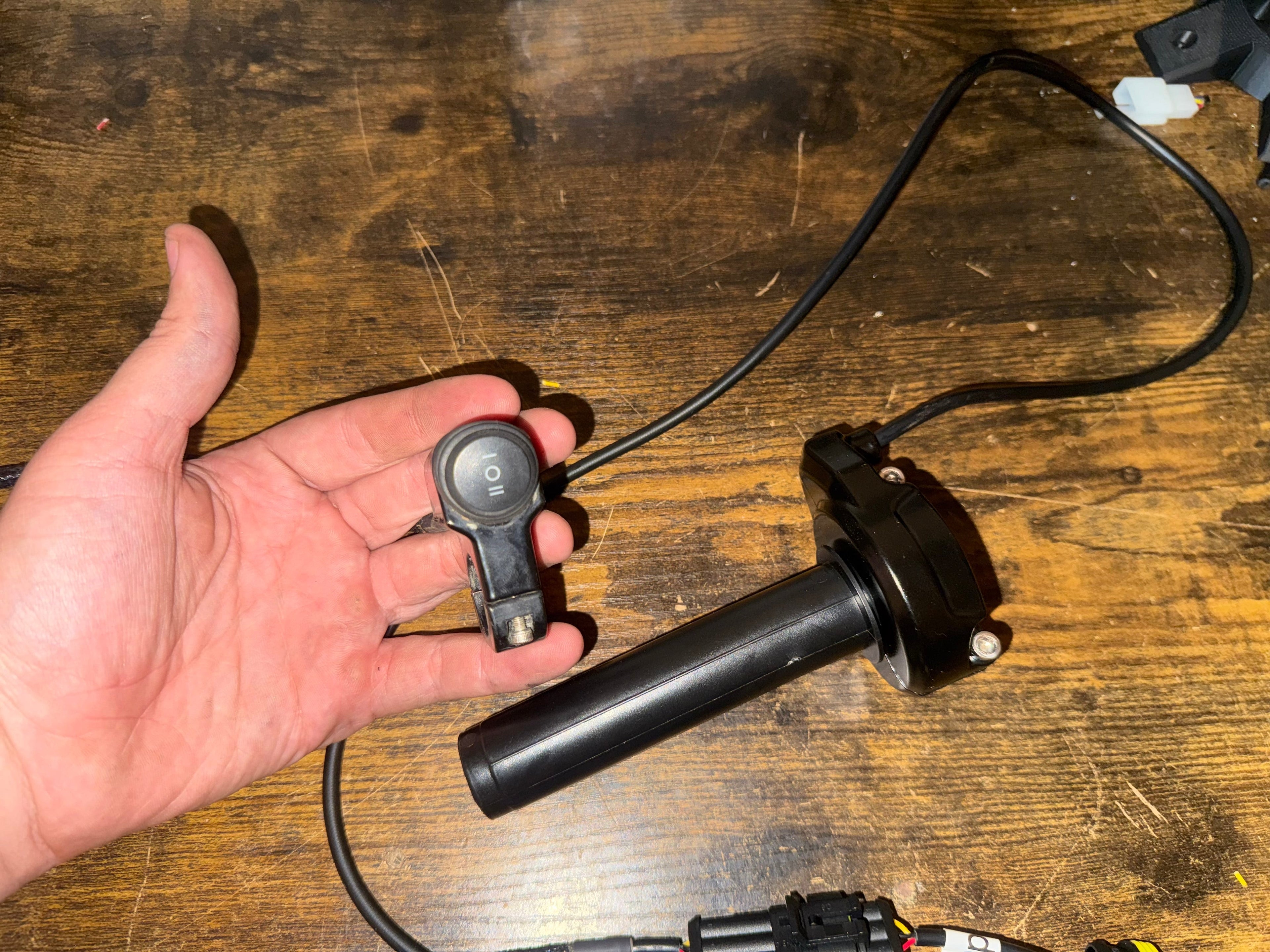 ETM RTR Plug and Play Surron Throttle with Metal 3 Speed Switch