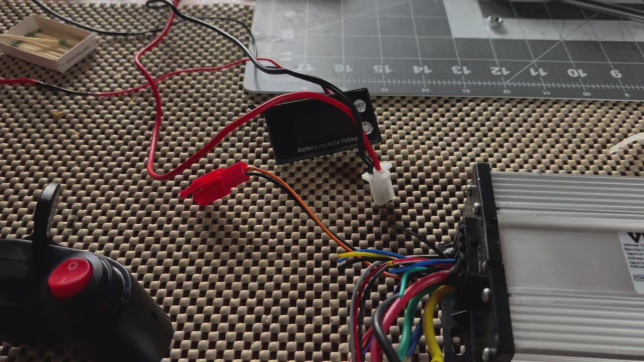 VEVOR Plug-in-Play Voltage Display